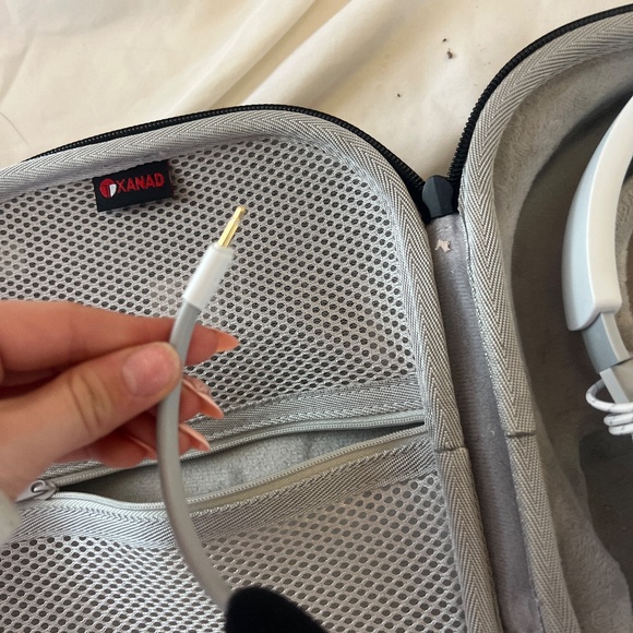 Xanad white headphones with microphone cord - Picture 5 of 6